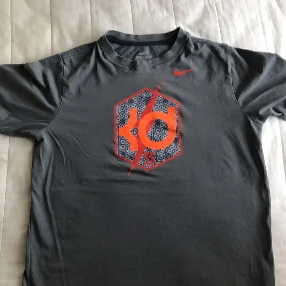 Nike boys dri-fit T-shirt size XL